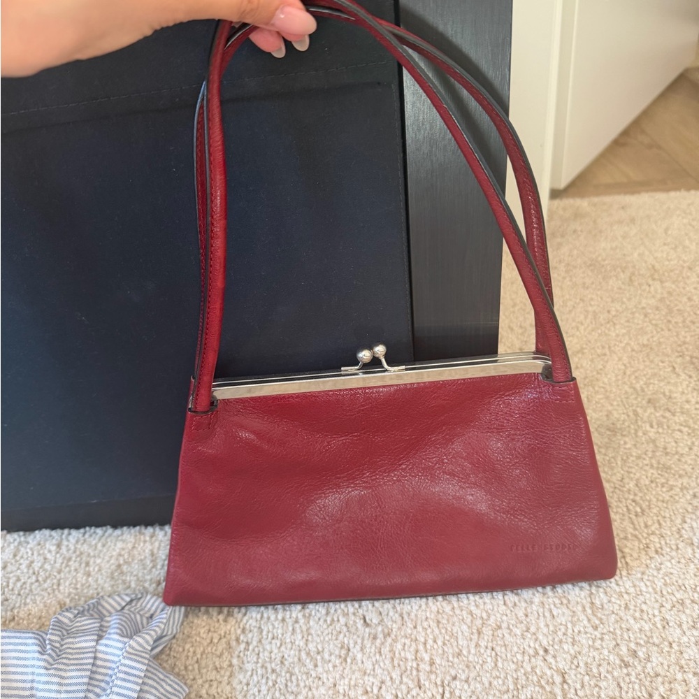 Leather Shoulder Bag in Red
